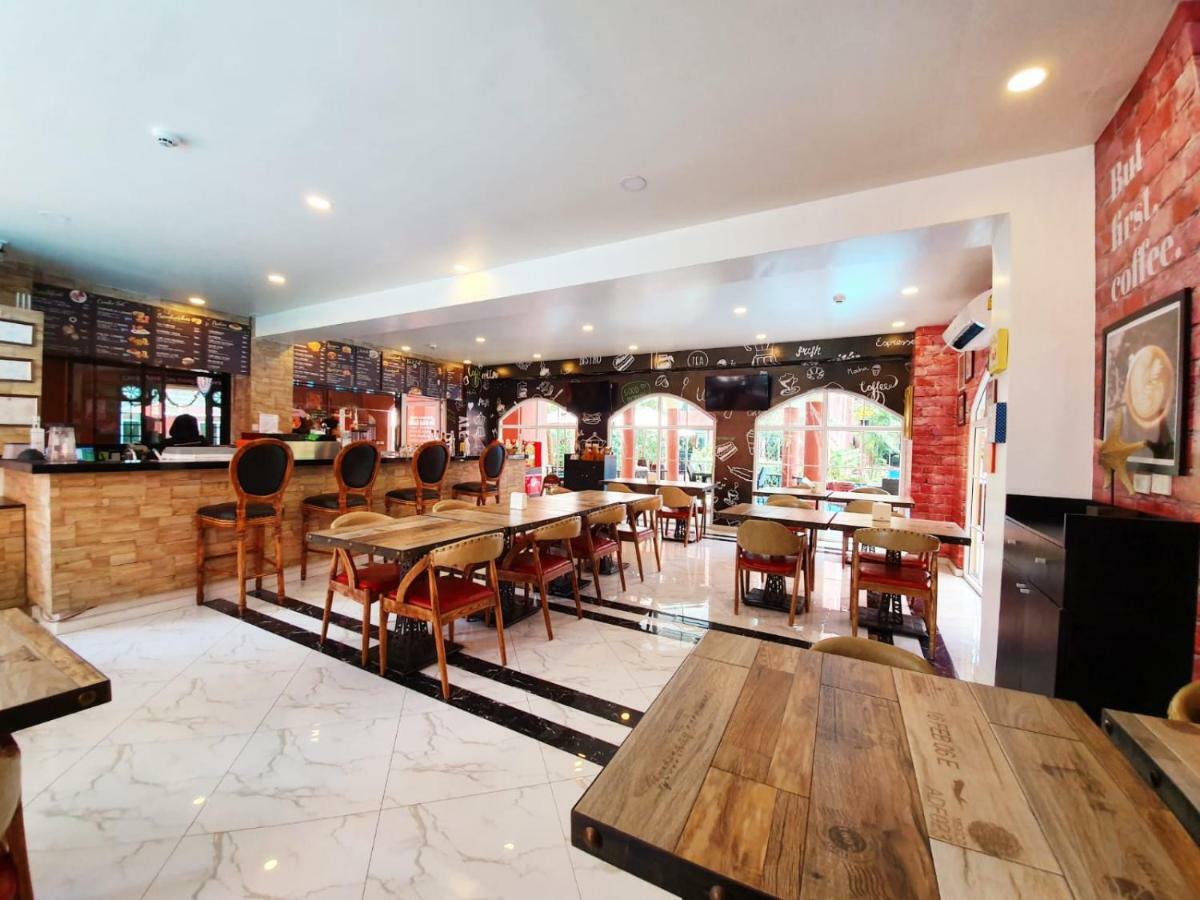 Seven Seas Condo By Dmitrii Pantai Jomtien Luaran gambar