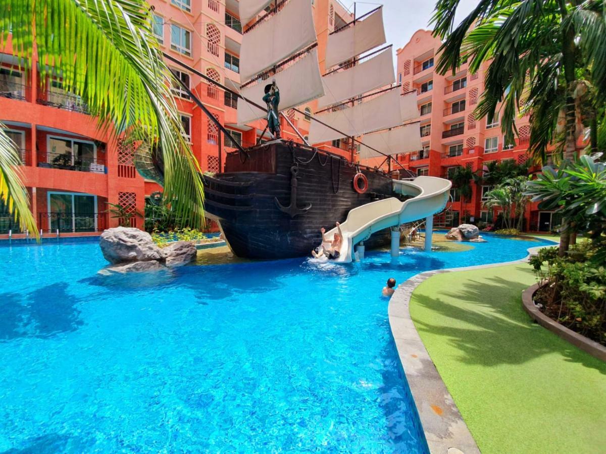 Seven Seas Condo By Dmitrii Pantai Jomtien Luaran gambar