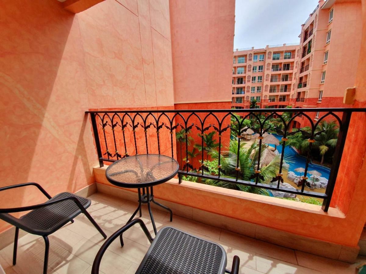Seven Seas Condo By Dmitrii Pantai Jomtien Luaran gambar