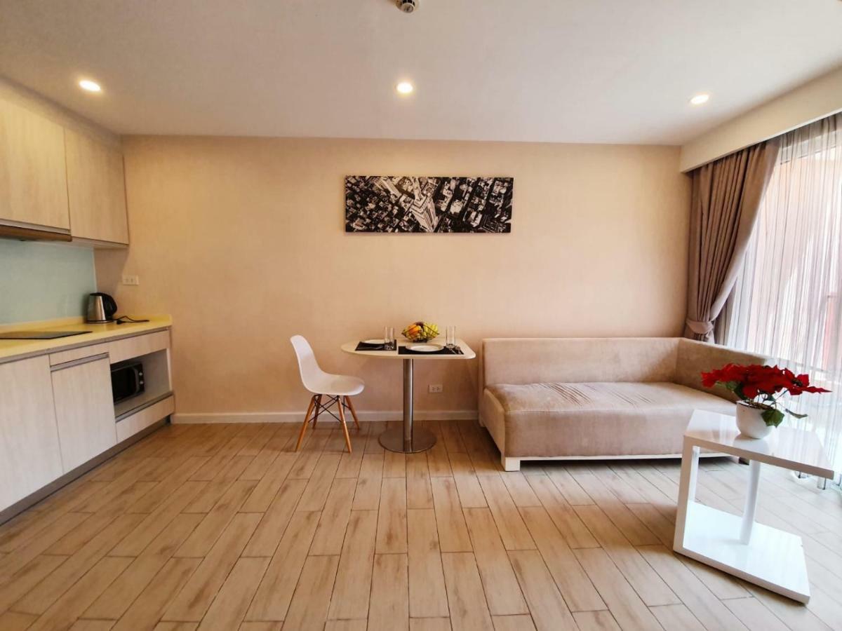 Seven Seas Condo By Dmitrii Pantai Jomtien Luaran gambar